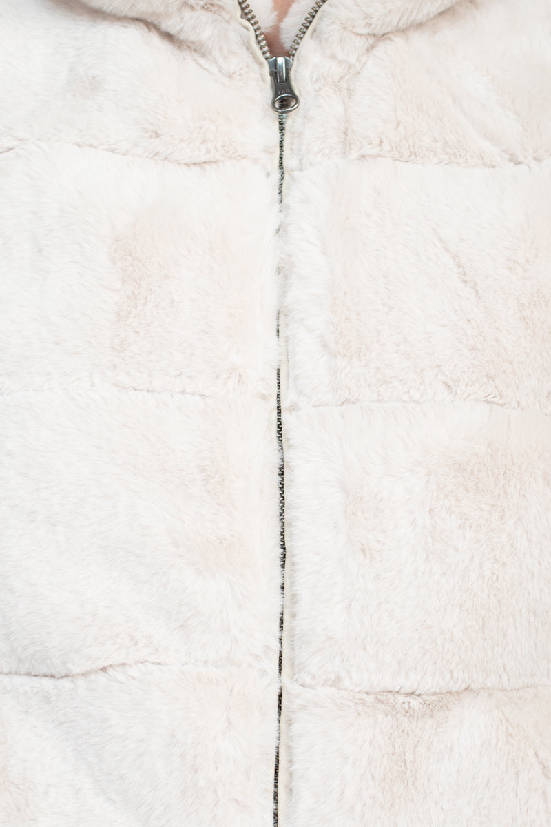 Carmen Marc Valvo High Neckline Sleeveless Zipper Closure Side Pocket Plush Faux Fur Quilted Puffer Vest Jacket