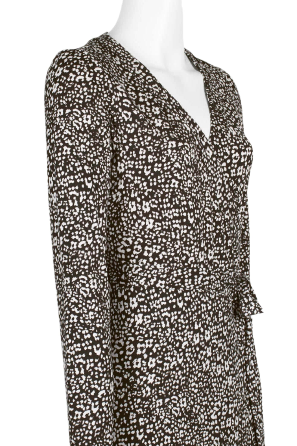 Adrianna Papell Surplice V-Neck Long Sleeve Tie Side Multi Print Rayon Jersey Faux Wrap Dress - BLACK ECRU - Neck View